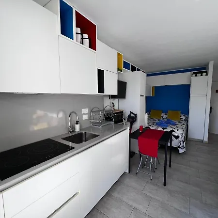 Estudio Mondrian * Playa del Ingles (Gran Canaria)