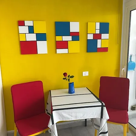 Aparthotel Estudio Mondrian