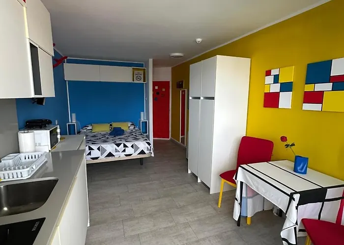 Estudio Mondrian Aparthotel 4*