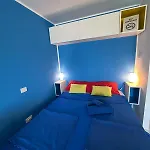 Estudio Mondrian 4*